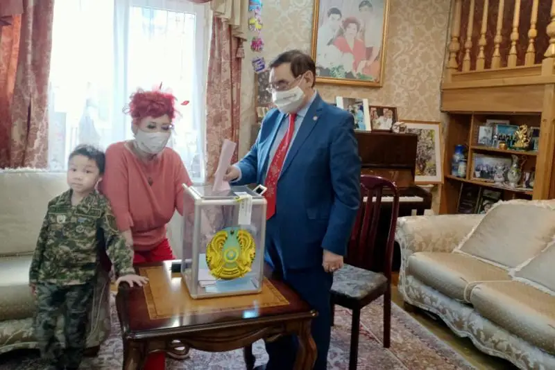 В связи с пандемией мы сделали свой выбор дома - Ескендир Хасангалиев