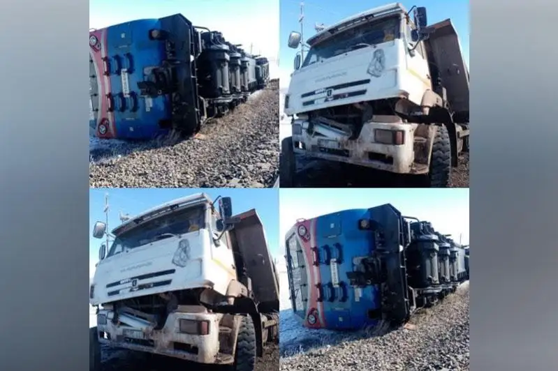 Тепловоз и грузовик столкнулись в Карагандинской области