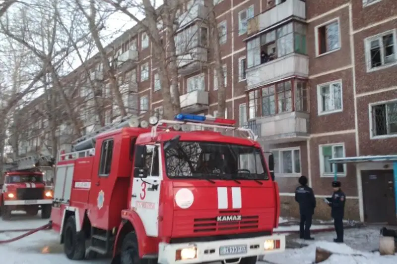 Пенсионерку спасли при пожаре в жилом доме в Акмолинской области