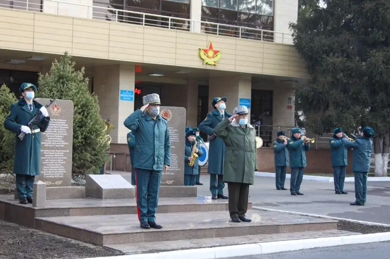 В ходе рабочей поездки в Алматинский гарнизон министр обороны посетил Военный институт Сухопутных войск