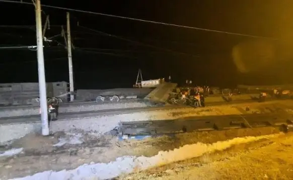 Поезд сошел с рельсов в Жамбылской области