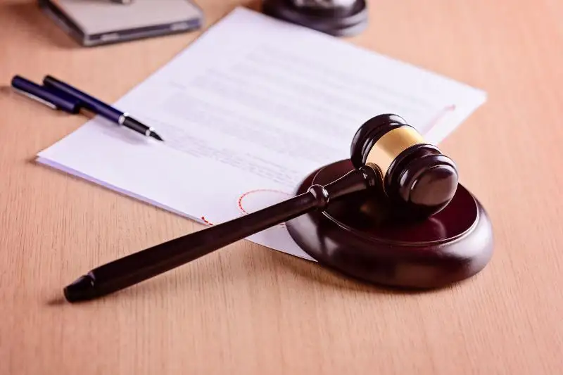 Более 3 тысяч исков подал «Финансовый центр» на молодых специалистов