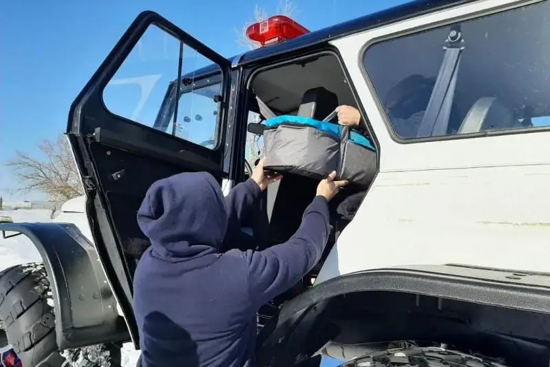 Костанайские спасатели транспортировали в больницу женщину с заболевшим малышом