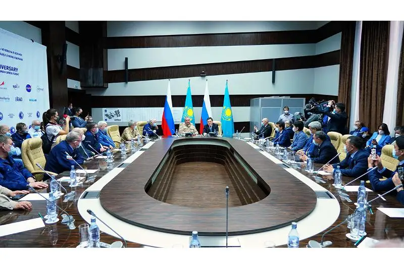 Аскар Мамин посетил Байконыр и провел переговоры с главой «Роскосмоса» Дмитрием Рогозиным