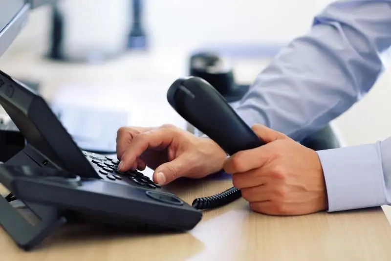 Сотрудники не звонят казахстанцам с предложением назначить соцпомощь - Минтруда