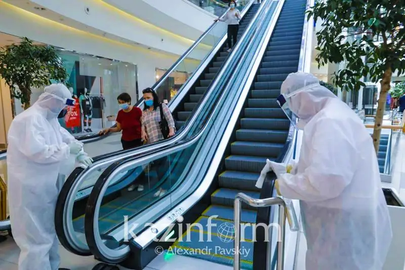 Алматы в «красной» зоне по КВИ: как будут работать рынки и ТРЦ