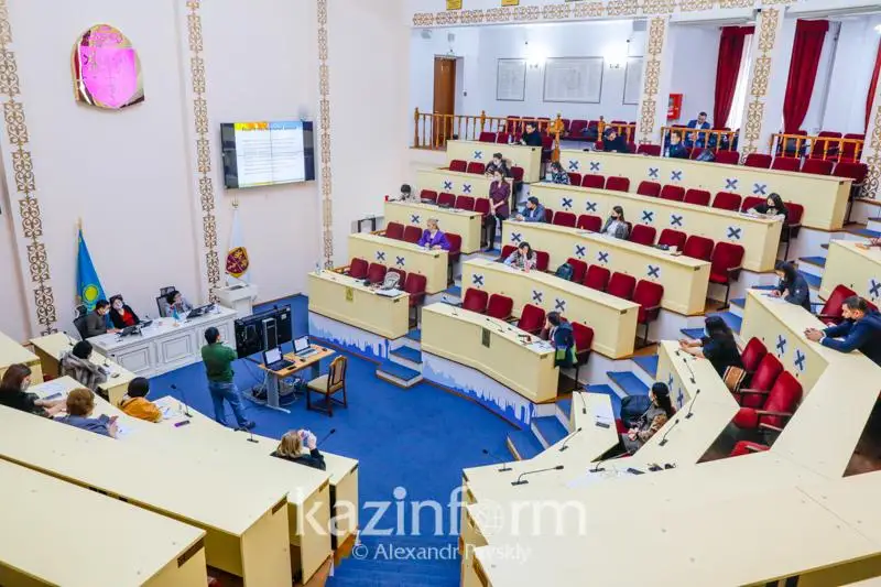 Almatyda jýrnalısterge arnalǵan medıtsınalyq kýrs aıaqtaldy