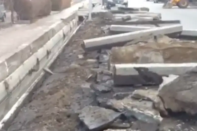 Новые бордюры меняют на новые - на жалобы алматинцев ответили в акимате