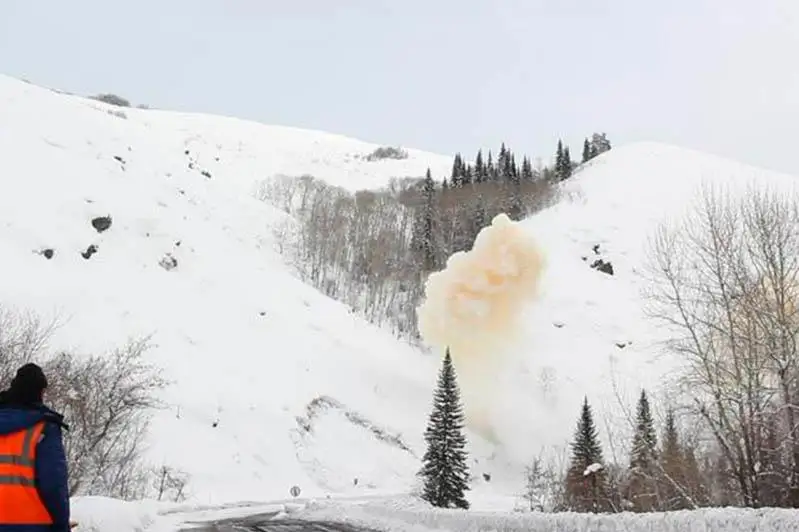 В Восточном Казахстане предупредили о профилактическом спуске снежных лавин