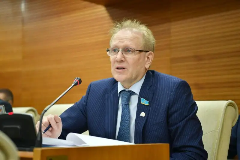 Провести расследование ценового сговора на рынке ГСМ из-за роста цен на бензин просят депутаты