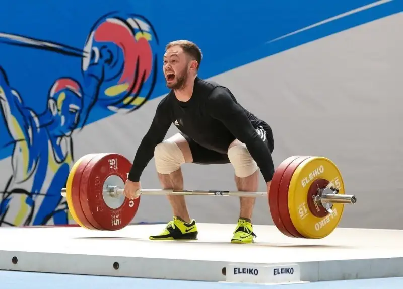 Стартует чемпионат Казахстана по тяжелой атлетике