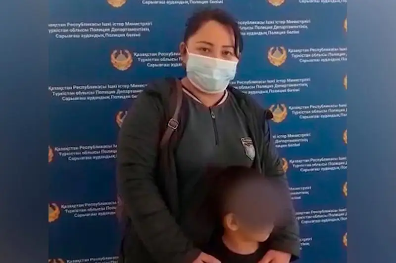 Пропавшего 6 -летнего ребенка вернули родителям туркестанские полицейские