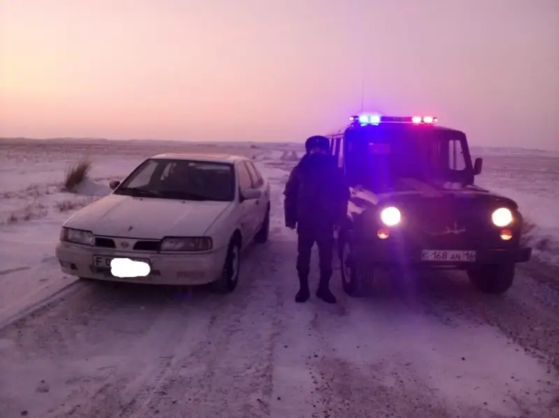 Двух рыбаков вызволили из снежного плена в ВКО