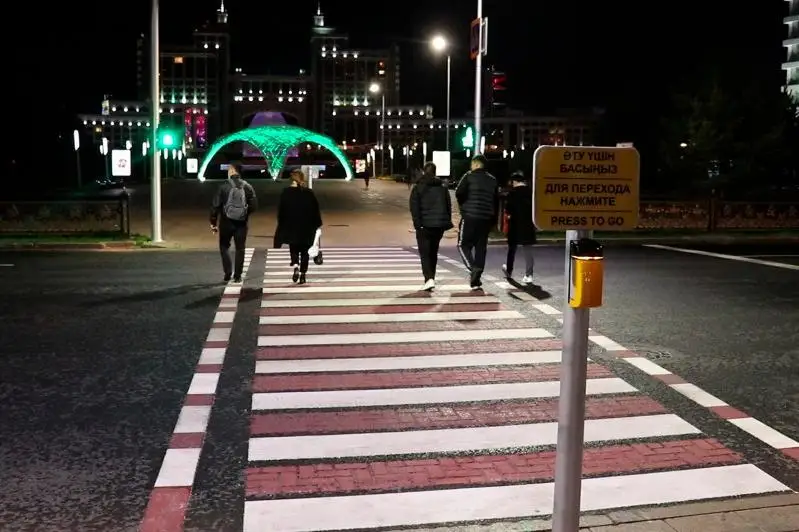 Интеллектуальные пешеходные переходы, интерактивные дорожные знаки внедрят на автотрассах РК