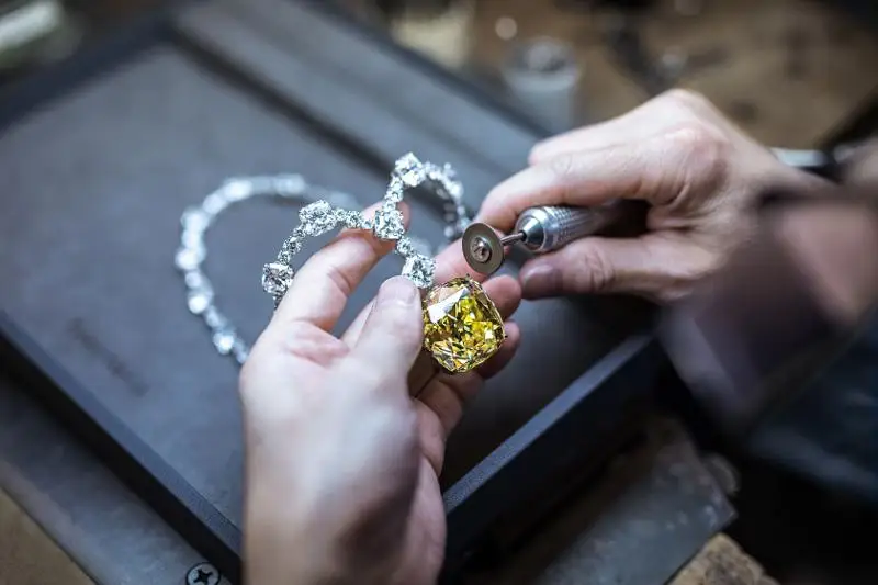 Будет обеспечен свободный оборот драгоценных металлов и драгоценных камней – Бейбут Атамкулов