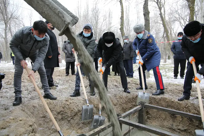 В Таразе заложили фундамент памятника Халық қаһарманы Газизу Байтасову
