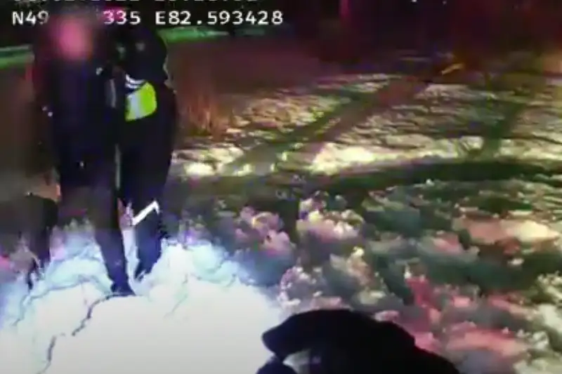 Ранил ножом полицейского мужчина в Усть-Каменогорске