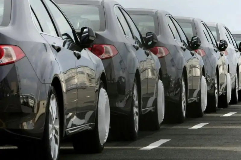 На значительные траты на содержание авто для руководства центральных госорганов указал Президент