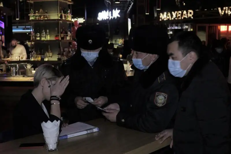 Деятельность 28 столичных заведений приостановлена за нарушения карантина