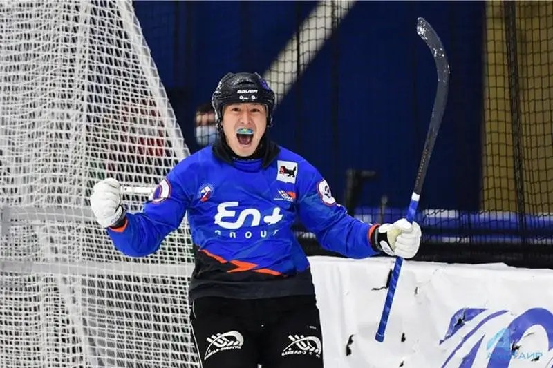 Казахстанец отличился хет-триком в матче российской Суперлиги по хоккею с мячом