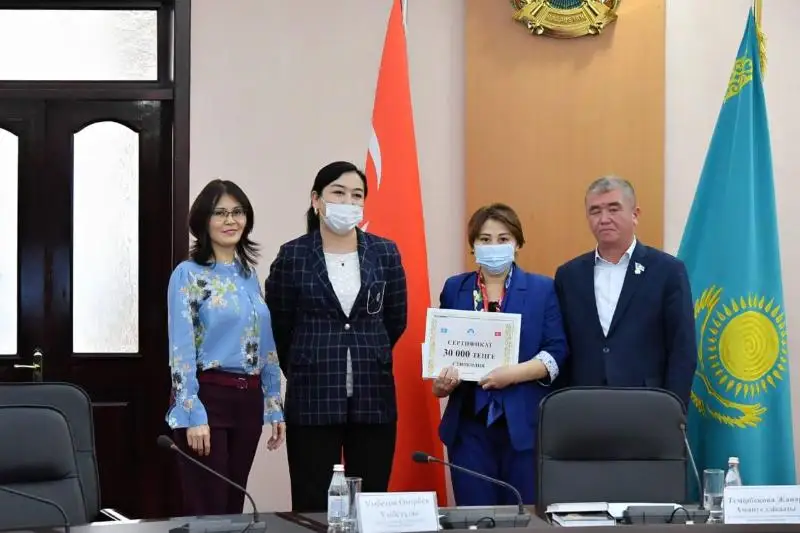 تۇركىستاندا ۇزدىك ستۋدەنتتەرگە بەيسەن قۇرانبەك اتىنداعى ستيپەنديا تابىستالدى