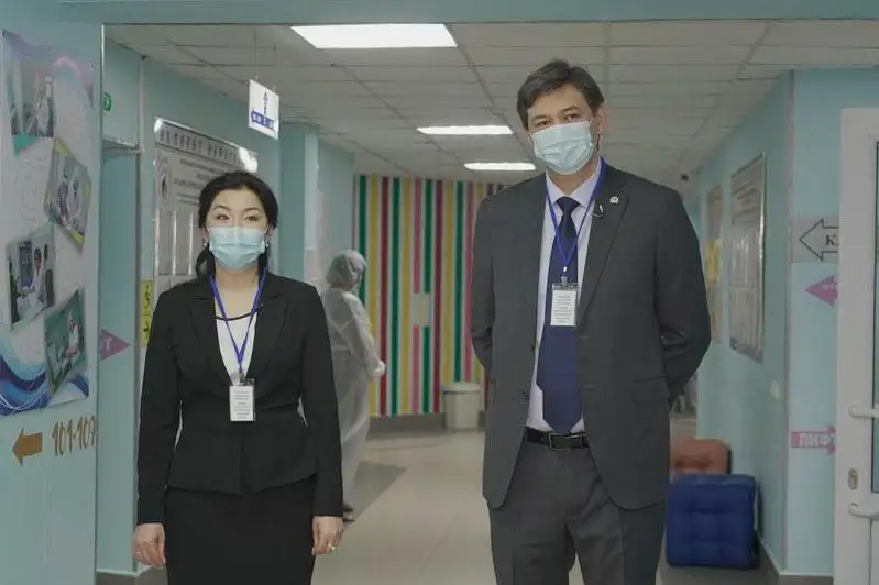 Готовы ли члены семей вакцинироваться от коронавируса, ответили вице-министры здравоохранения РК