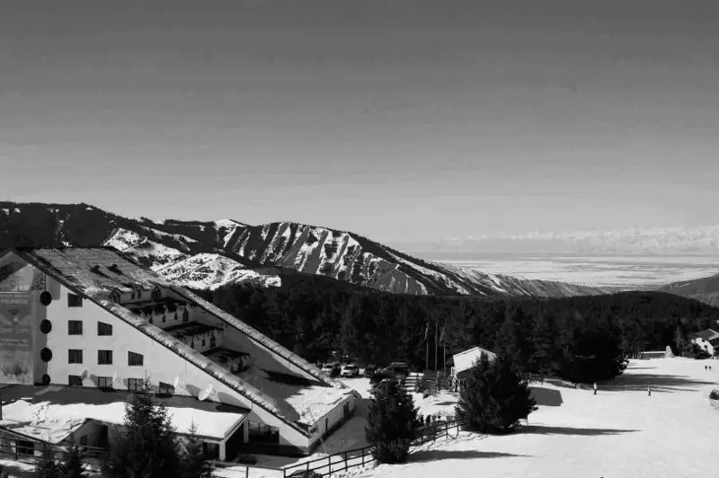 Подросток из Казахстана погиб на горнолыжной базе в Кыргызстане