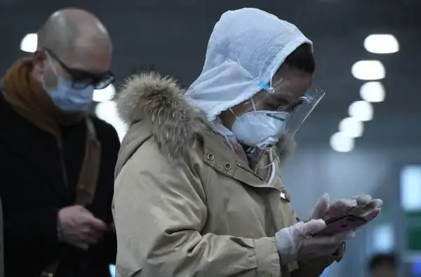 В Чехии ввели обязательное ношение респираторов в общественных местах