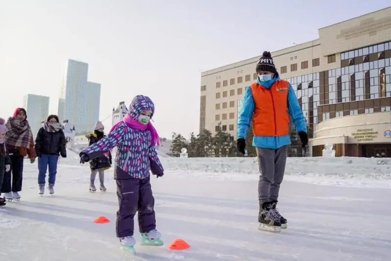 Более тысячи астанчан посетили бесплатные занятия по катанию на коньках и лыжах