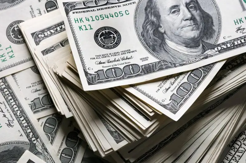 Доллар продолжает дешеветь на торгах KASE
