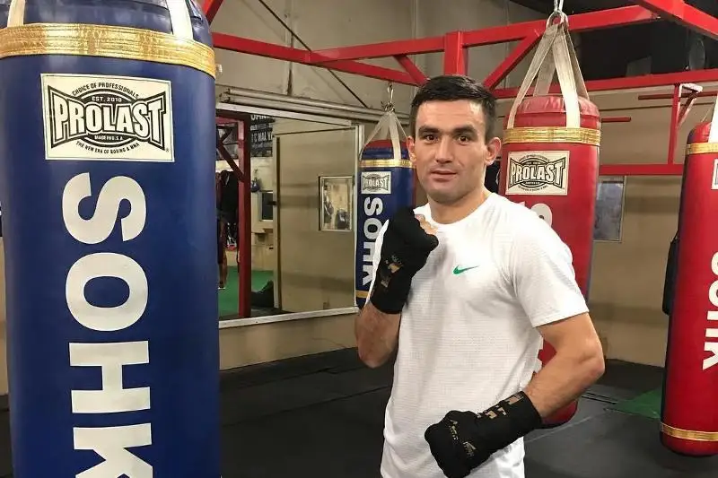 Непобежденный казахстанский боксер узнал дату следующего боя и имя соперника