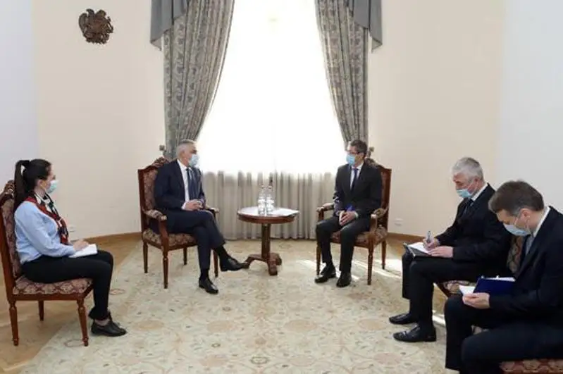Посол Казахстана встретился с вице-премьером Армении