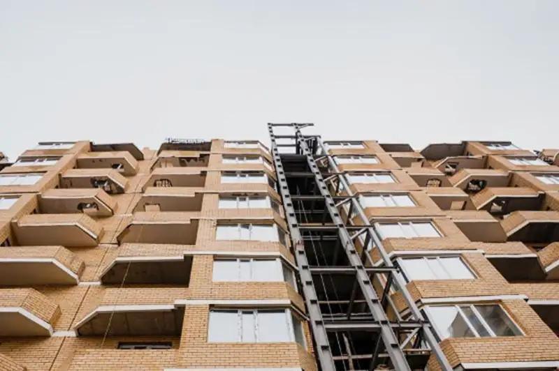 Не готовые к заселению дома приобрели чиновники в районах СКО