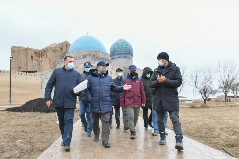 Как благоустраивают и озеленяют Туркестан