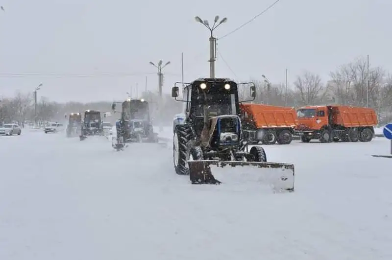 Атырау завалило снегом