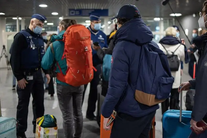 Бельгия запретила «несущественные» поездки