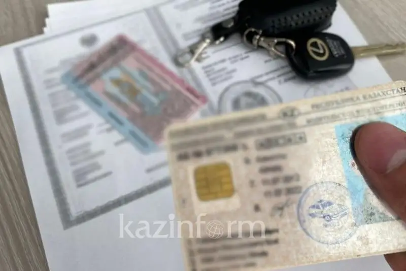 С сегодняшнего дня казахстанцам разрешено не брать с собой права и техпаспорт