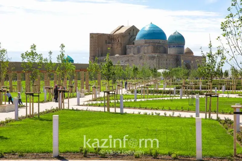 Нурсултан Назарбаев ознакомился с планами развития ботанического сада в Туркестане