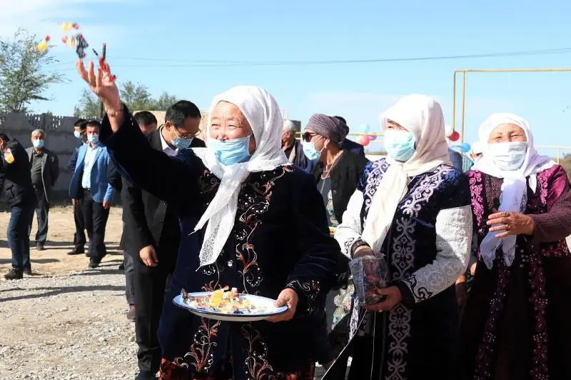 100 домов нуждающимся: древнюю казахскую традицию асар возрождают в Жамбылской области