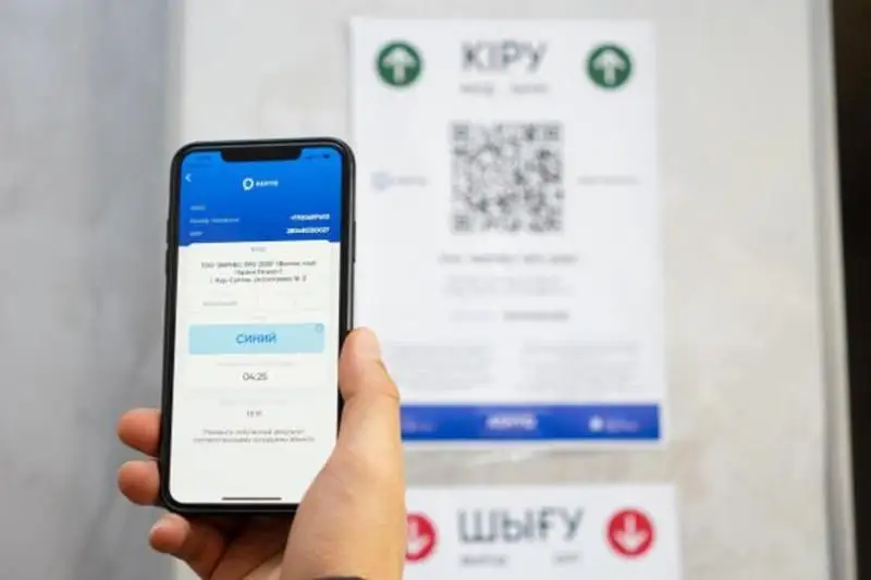 Военнослужащие Атырауского гарнизона провели субботник во дворах ветеранов войны