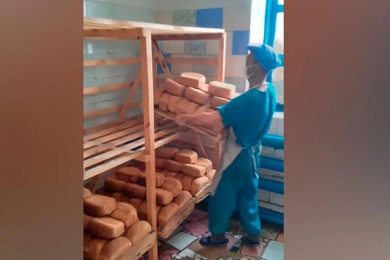 Около 500 булок хлеба пекут ежедневно в одной из колоний в ВКО
