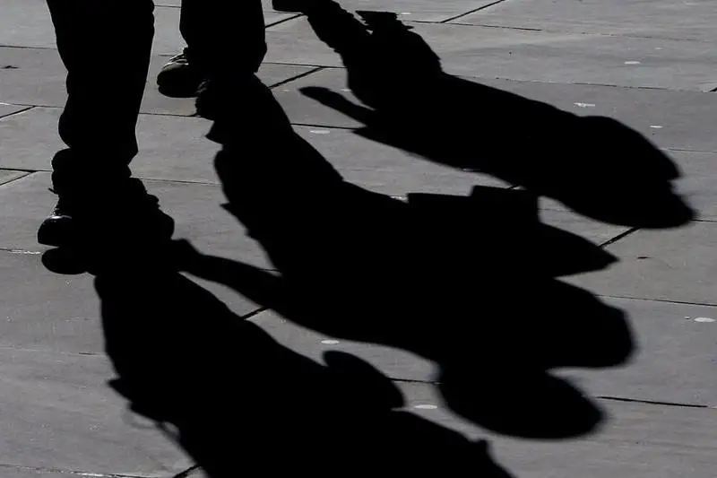 Павлодарца ночью на улице ограбили псевдополицейские