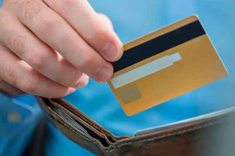 В столице мужчина украл у знакомого банковскую карту с двумя млн тенге