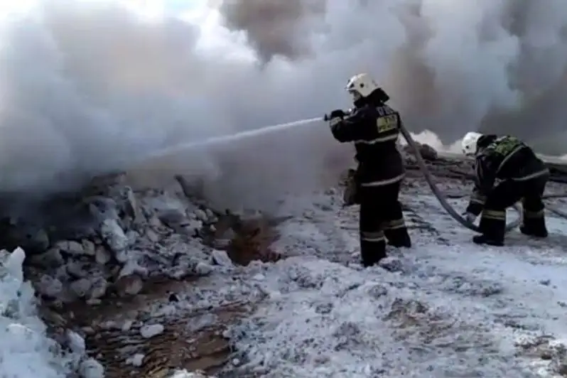 Водитель с горящим прицепом проехал несколько километров по трассе в ВКО