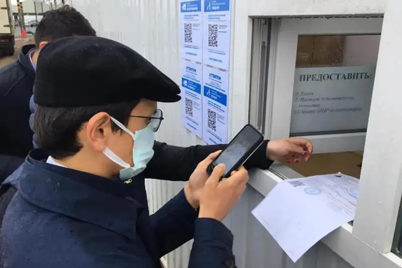 Въезжающие в Казахстан смогут заполнить анкеты со смартфона