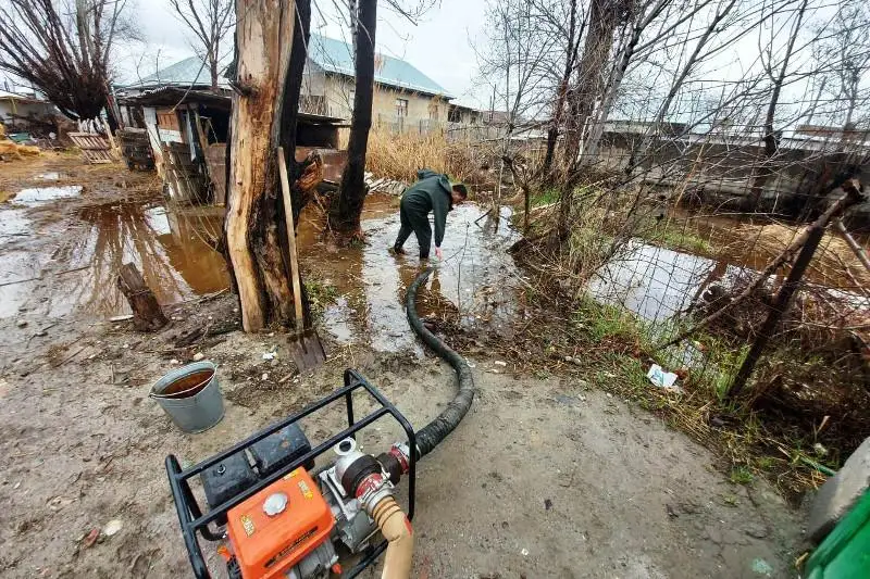 Более 30 дворовых территорий подтопило в Жамбылской области