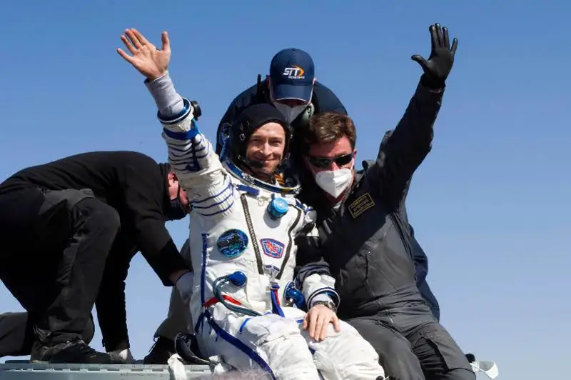 Капсула «Союз МС-17» с членами экипажа МКС приземлилась в Казахстане