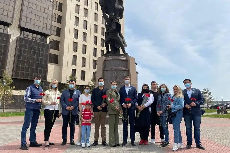 Акцию в память ветеранов ВОВ провели молодежные организации АНК в столице