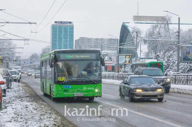Алматинцы могут пожаловаться на переполненные автобусы