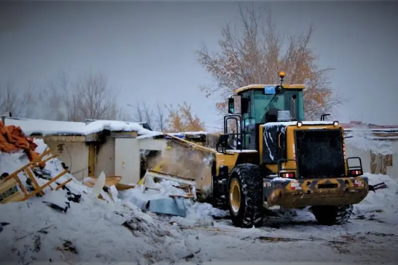 Возведенную на незаконно занятом земельном участке постройку демонтировали в Нур-Султане